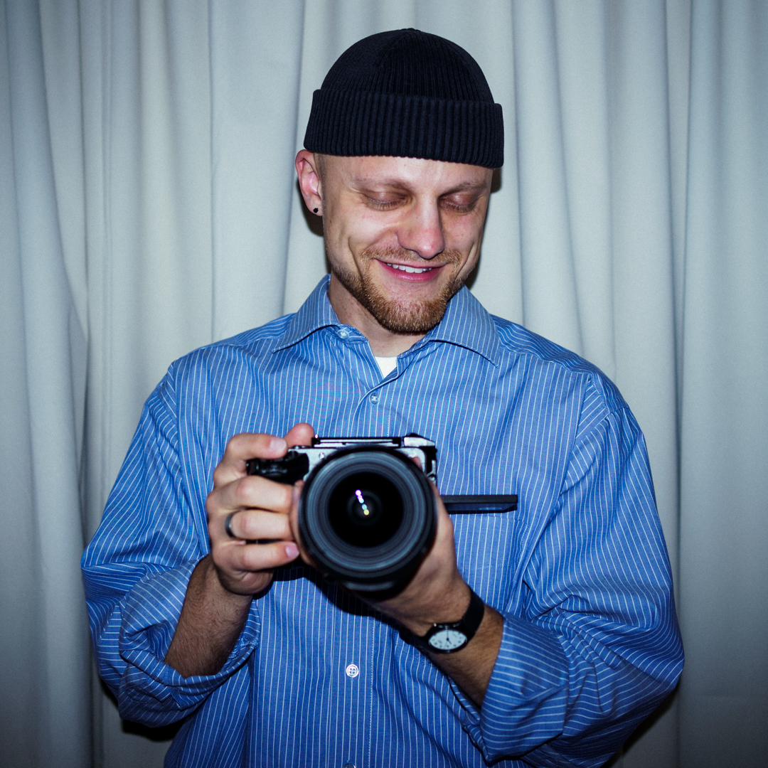 Luca Mann mit Kamera