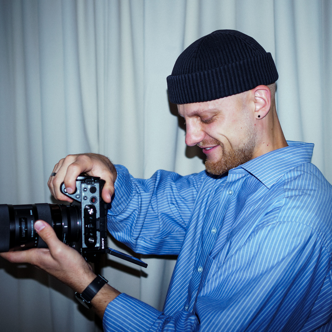 Luca Mann am Set
